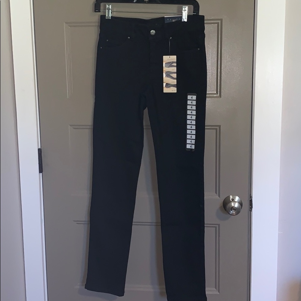 Sz 4 skinny jean black NWT